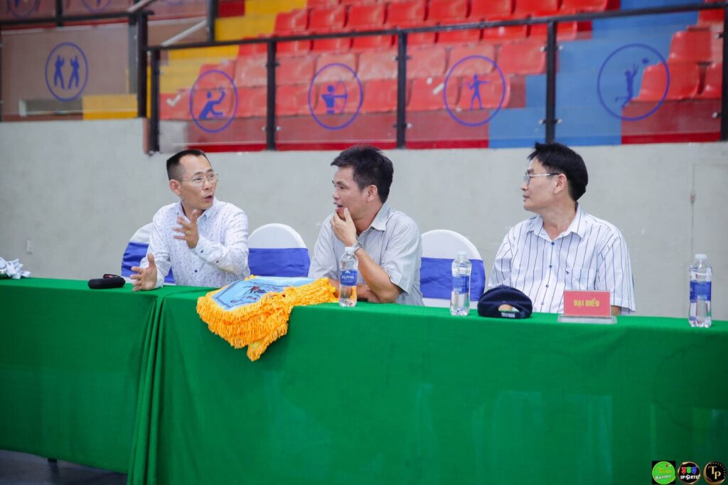 hoidonghuongvantrach.com 16