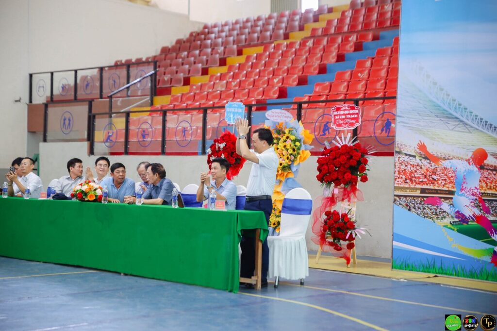 hoidonghuongvantrach.com 38